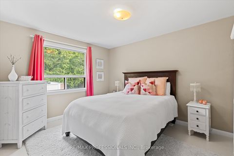 Photo 11 at 17 Allonsius Drive, West Deane, Toronto