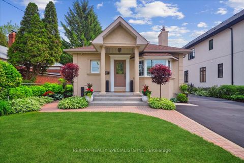 Photo 2 at 137 Milton Street, Queensway, Toronto