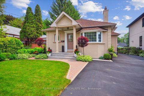 Photo 3 at 137 Milton Street, Queensway, Toronto