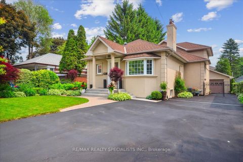 Photo 4 at 137 Milton Street, Queensway, Toronto