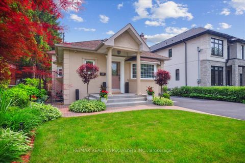 Photo 5 at 137 Milton Street, Queensway, Toronto