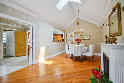 Photo 8 at 137 Milton Street, Queensway, Toronto