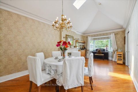 Photo 9 at 137 Milton Street, Queensway, Toronto