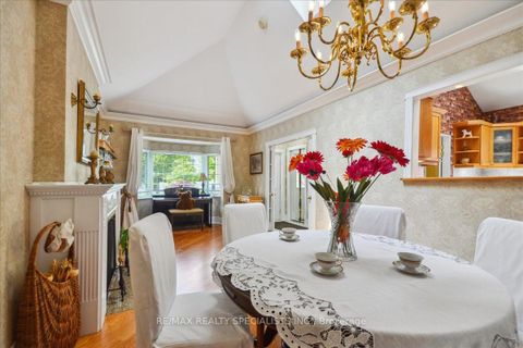 Photo 10 at 137 Milton Street, Queensway, Toronto