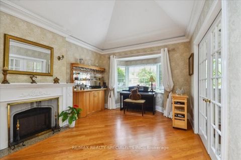 Photo 11 at 137 Milton Street, Queensway, Toronto