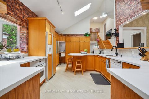 Photo 12 at 137 Milton Street, Queensway, Toronto