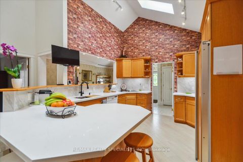 Photo 13 at 137 Milton Street, Queensway, Toronto