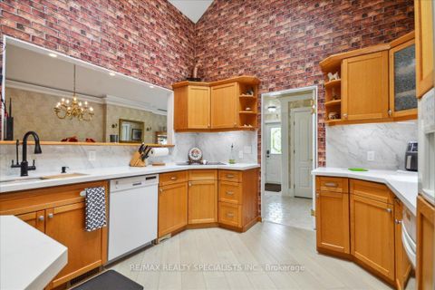Photo 15 at 137 Milton Street, Queensway, Toronto