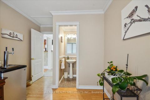 Photo 17 at 137 Milton Street, Queensway, Toronto