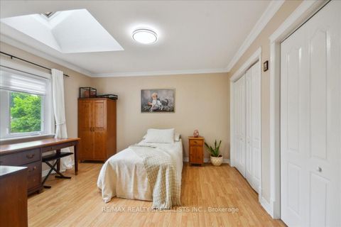 Photo 19 at 137 Milton Street, Queensway, Toronto