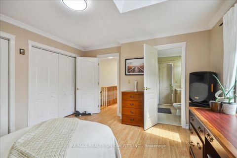 Photo 21 at 137 Milton Street, Queensway, Toronto