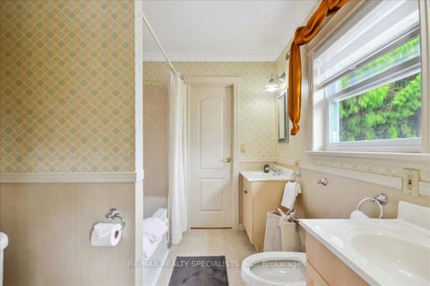 Photo 22 at 137 Milton Street, Queensway, Toronto