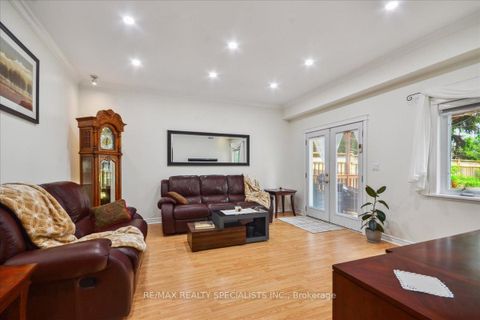 Photo 26 at 137 Milton Street, Queensway, Toronto