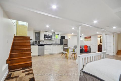 Photo 33 at 137 Milton Street, Queensway, Toronto