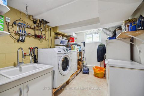 Photo 35 at 137 Milton Street, Queensway, Toronto