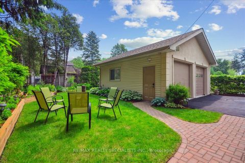 Photo 37 at 137 Milton Street, Queensway, Toronto