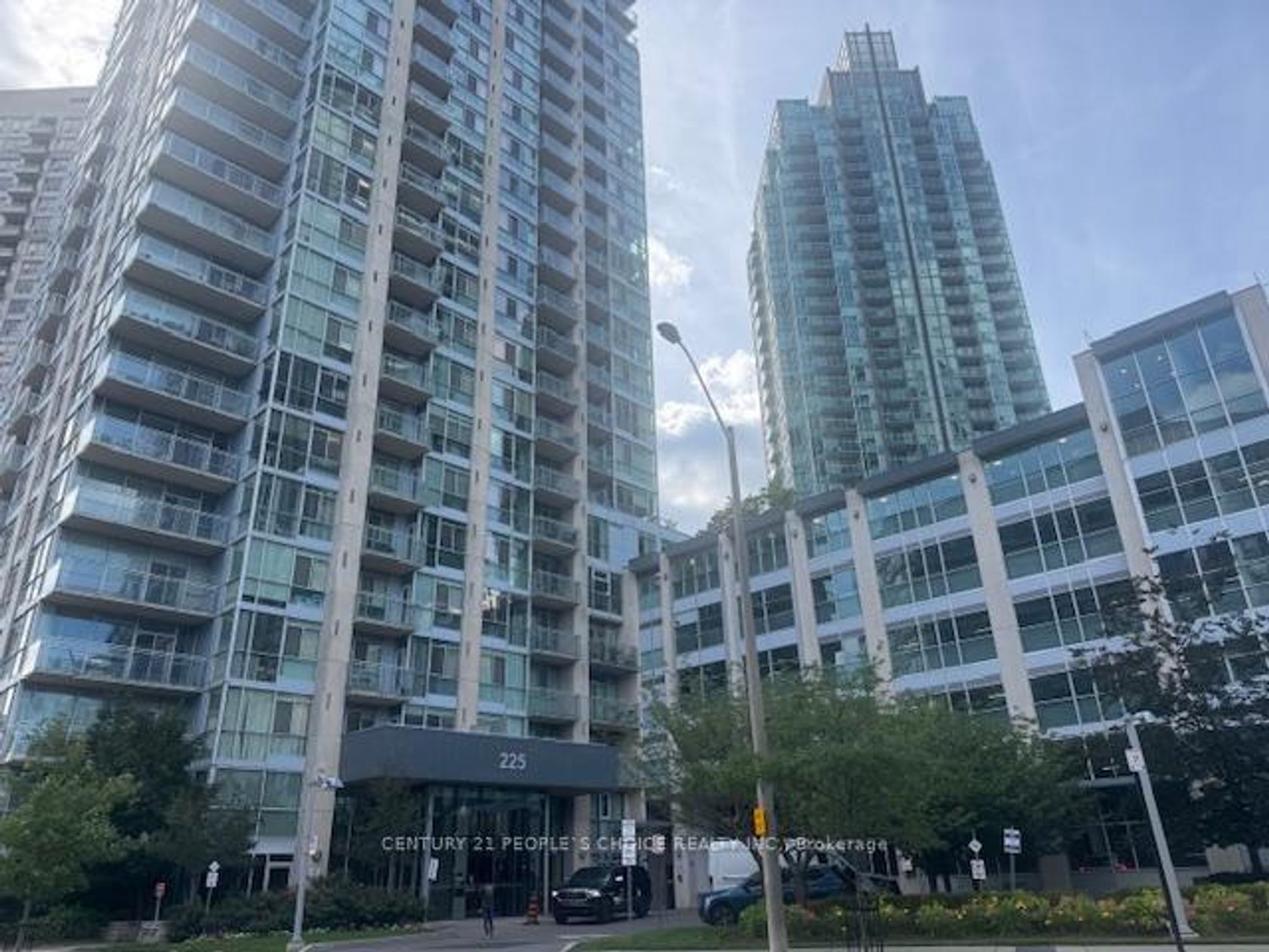 603 - 225 Webb Drive, City Centre, Mississauga by Loree Meneguzzi Real Estate 603 - 225 Webb Drive, City Centre, Mississauga