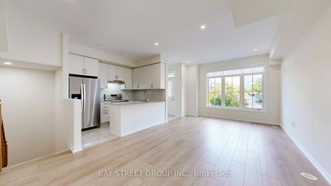 Photo 9 at 22 - 181 PARKTREE Drive, Maple, Vaughan