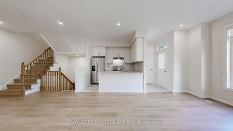 Photo 10 at 22 - 181 PARKTREE Drive, Maple, Vaughan