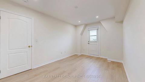 Photo 12 at 22 - 181 PARKTREE Drive, Maple, Vaughan