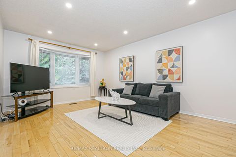 Photo 3 at 274 Yorkshire Drive, London, Newmarket Photo 3 at 274 Yorkshire Drive, London, Newmarket