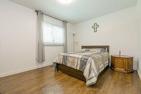 Photo 16 at 274 Yorkshire Drive, London, Newmarket Photo 16 at 274 Yorkshire Drive, London, Newmarket