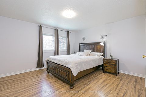 Photo 31 at 274 Yorkshire Drive, London, Newmarket Photo 31 at 274 Yorkshire Drive, London, Newmarket