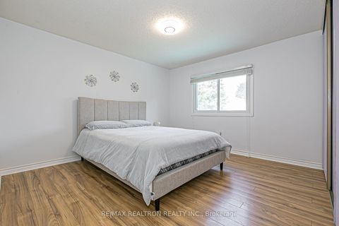 Photo 35 at 274 Yorkshire Drive, London, Newmarket Photo 35 at 274 Yorkshire Drive, London, Newmarket