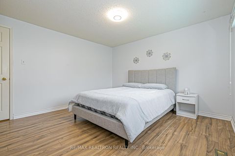 Photo 36 at 274 Yorkshire Drive, London, Newmarket Photo 36 at 274 Yorkshire Drive, London, Newmarket