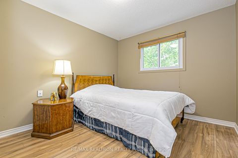 Photo 39 at 274 Yorkshire Drive, London, Newmarket Photo 39 at 274 Yorkshire Drive, London, Newmarket