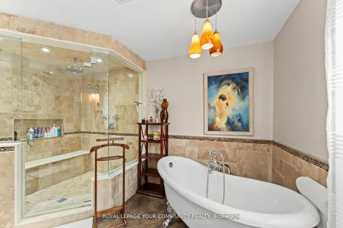 Photo 24 at 118 Forest Lane Drive, Beverley Glen, Vaughan