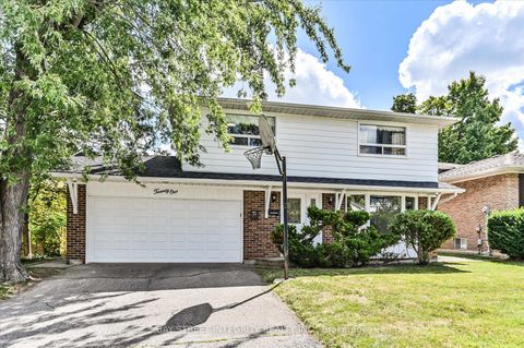 Photo 2 at 21 Whitehorn Crescent, Don Valley Village, Toronto
