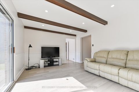 Photo 11 at 21 Whitehorn Crescent, Don Valley Village, Toronto