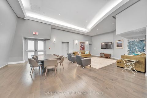 Photo 10 at 416 - 550 Queens Quay W, Waterfront Communities C1, Toronto