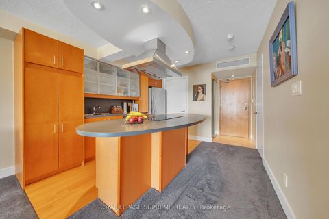 Photo 18 at 416 - 550 Queens Quay W, Waterfront Communities C1, Toronto