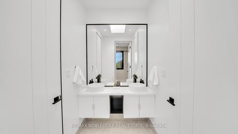 Photo 34 at 16 Deevale Road, CFB, Toronto
