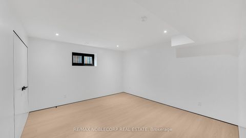 Photo 46 at 16 Deevale Road, CFB, Toronto