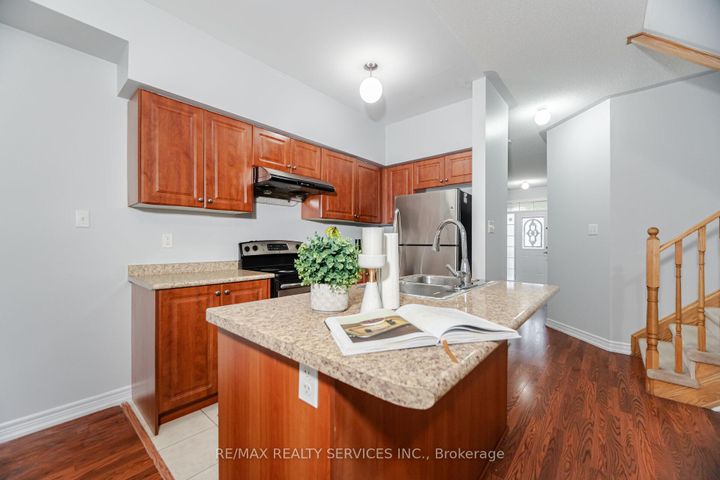 Photo 8 at 90 Crumlin Crescent, Credit Valley, Brampton
