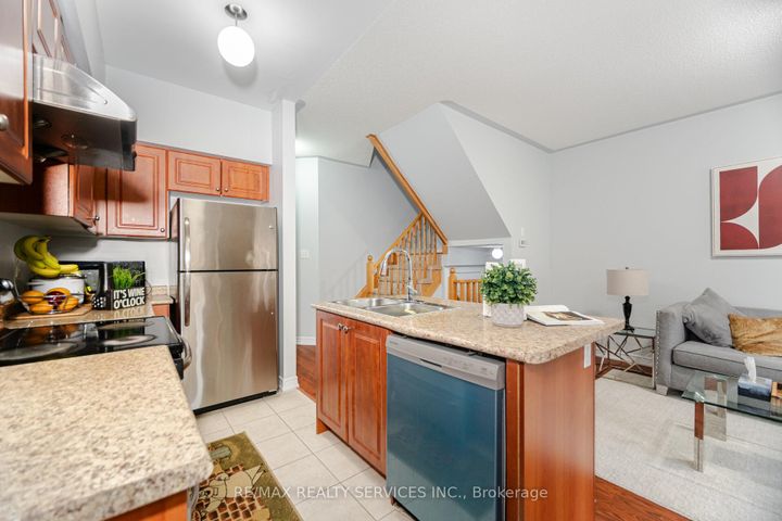 Photo 9 at 90 Crumlin Crescent, Credit Valley, Brampton
