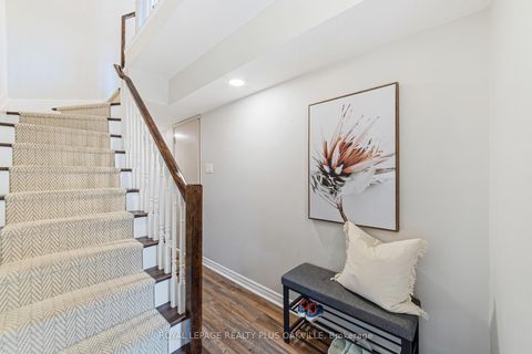 Photo 1 at 55 - 2300 Brays Lane, GA Glen Abbey, Oakville