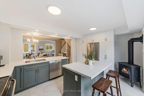 Photo 13 at 55 - 2300 Brays Lane, GA Glen Abbey, Oakville
