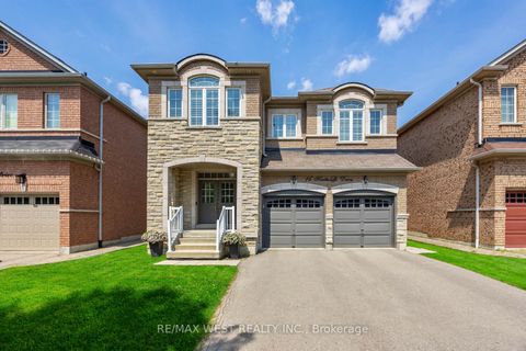 Photo 2 at 16 Heathcliffe Drive, Vellore Village, Vaughan