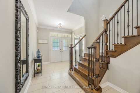 Photo 5 at 16 Heathcliffe Drive, Vellore Village, Vaughan