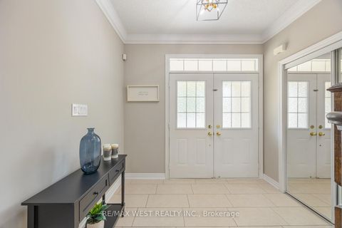 Photo 6 at 16 Heathcliffe Drive, Vellore Village, Vaughan