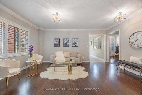 Photo 7 at 16 Heathcliffe Drive, Vellore Village, Vaughan