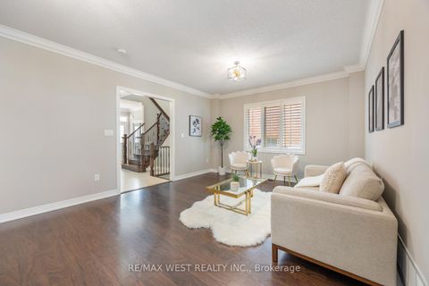Photo 9 at 16 Heathcliffe Drive, Vellore Village, Vaughan