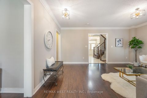 Photo 10 at 16 Heathcliffe Drive, Vellore Village, Vaughan