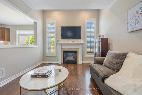 Photo 13 at 16 Heathcliffe Drive, Vellore Village, Vaughan