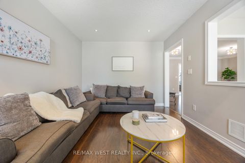 Photo 14 at 16 Heathcliffe Drive, Vellore Village, Vaughan