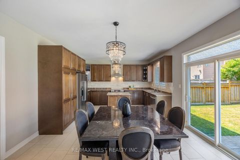Photo 17 at 16 Heathcliffe Drive, Vellore Village, Vaughan